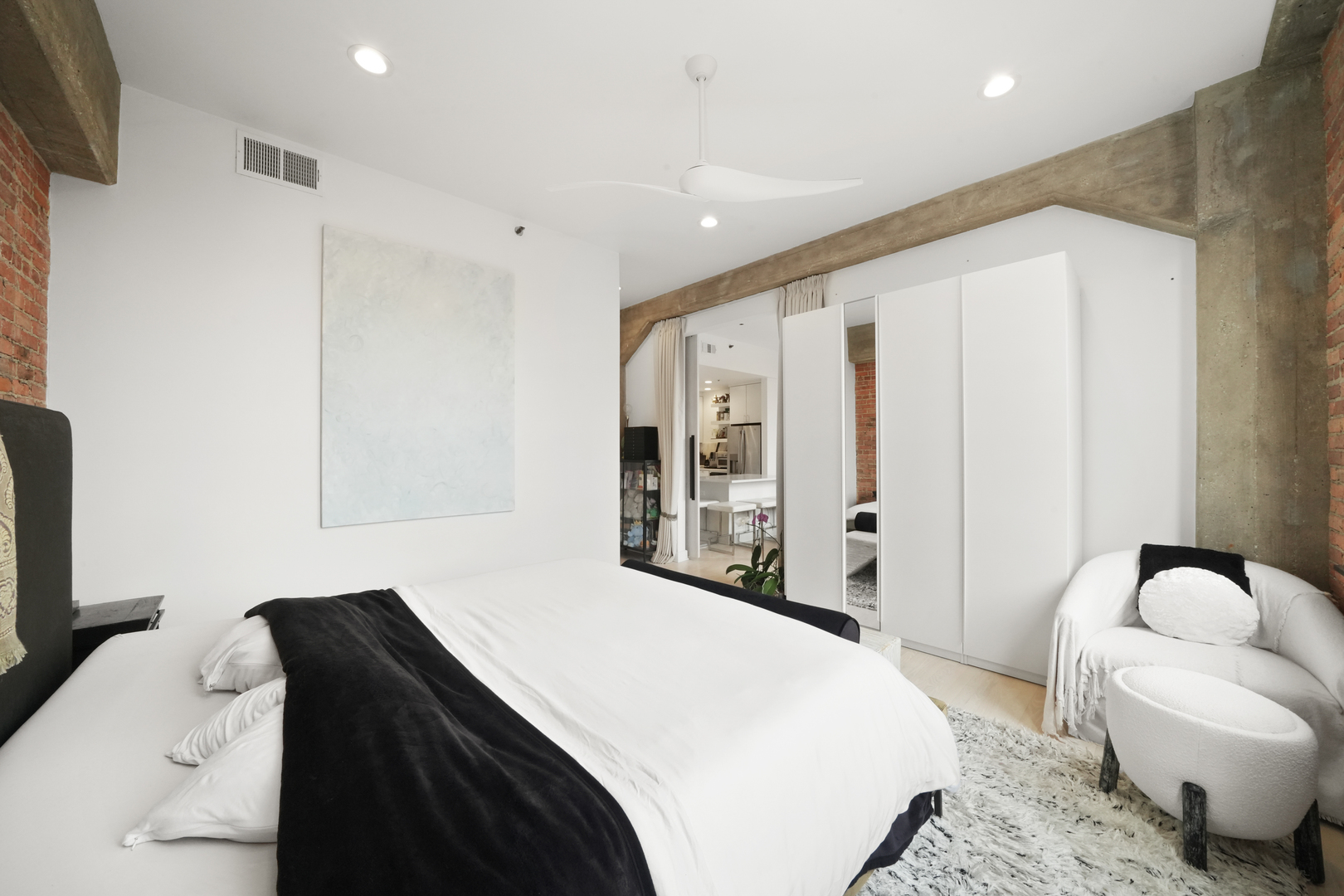 720 S Dearborn Street Unit: 1105