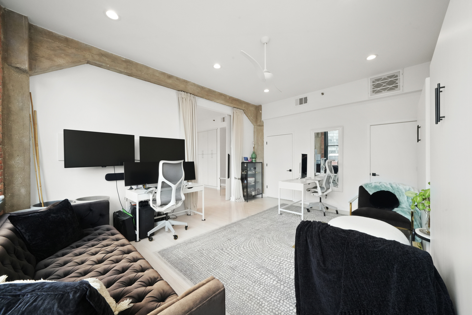720 S Dearborn Street Unit: 1105