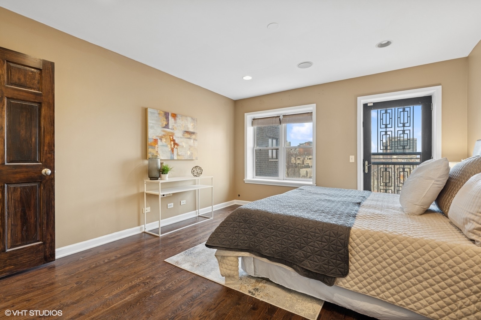 1546 N Hudson Avenue Unit: 3