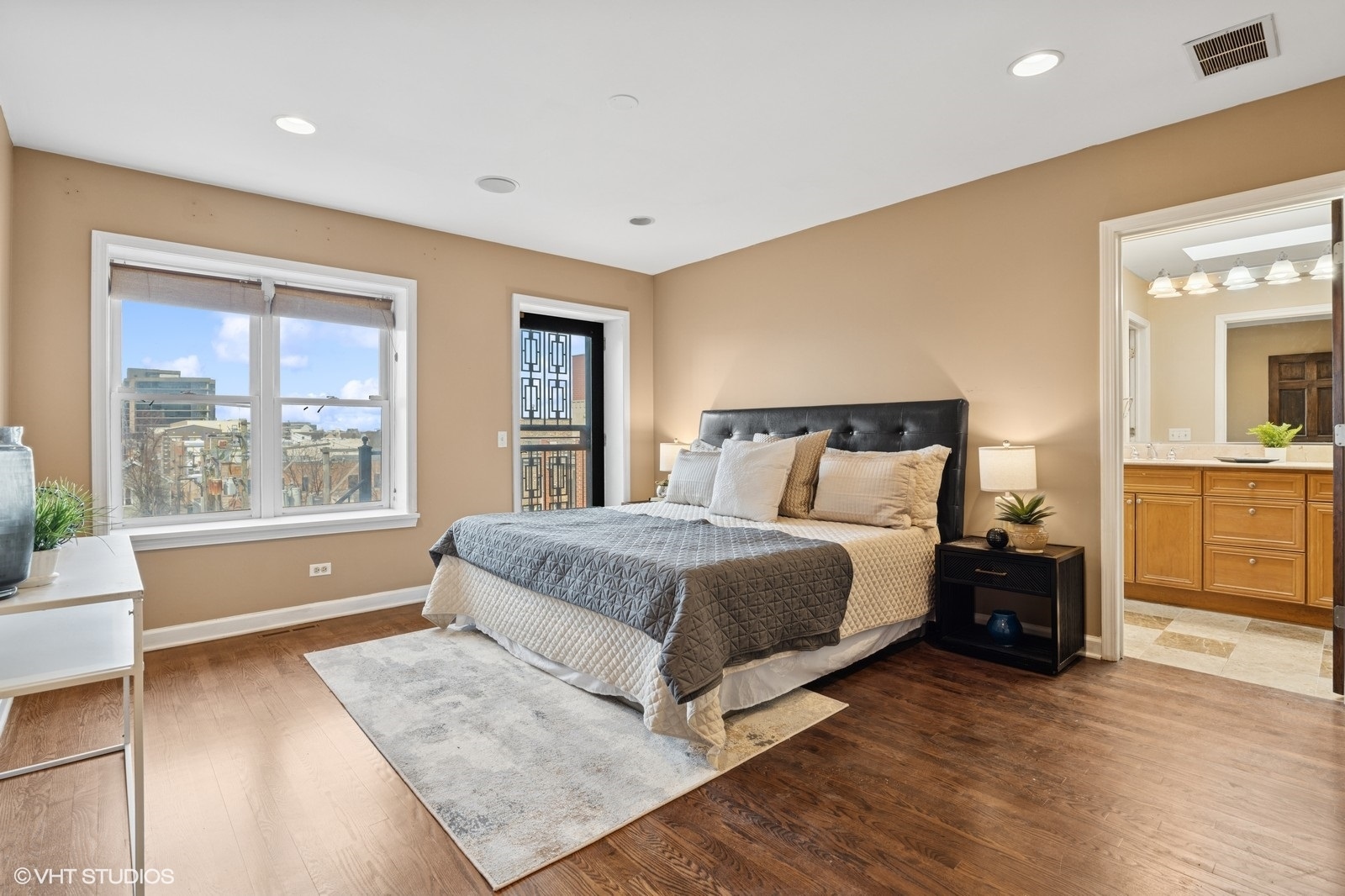 1546 N Hudson Avenue Unit: 3