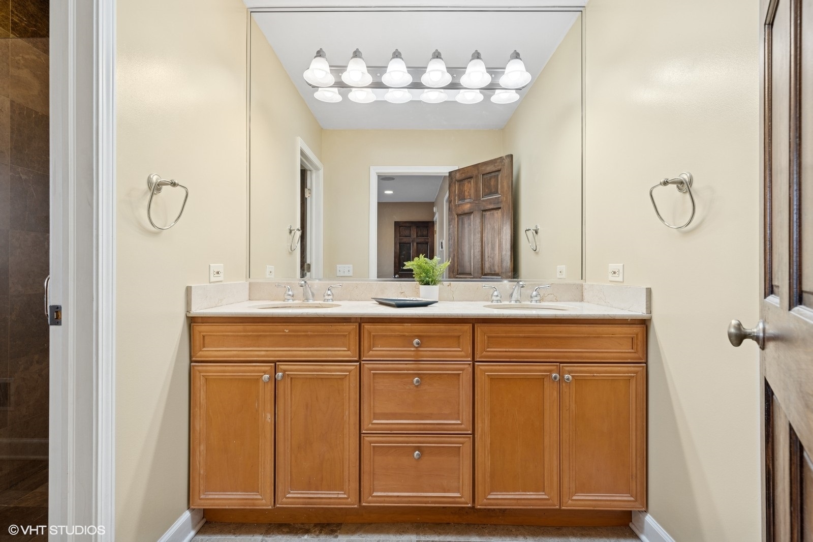 1546 N Hudson Avenue Unit: 3