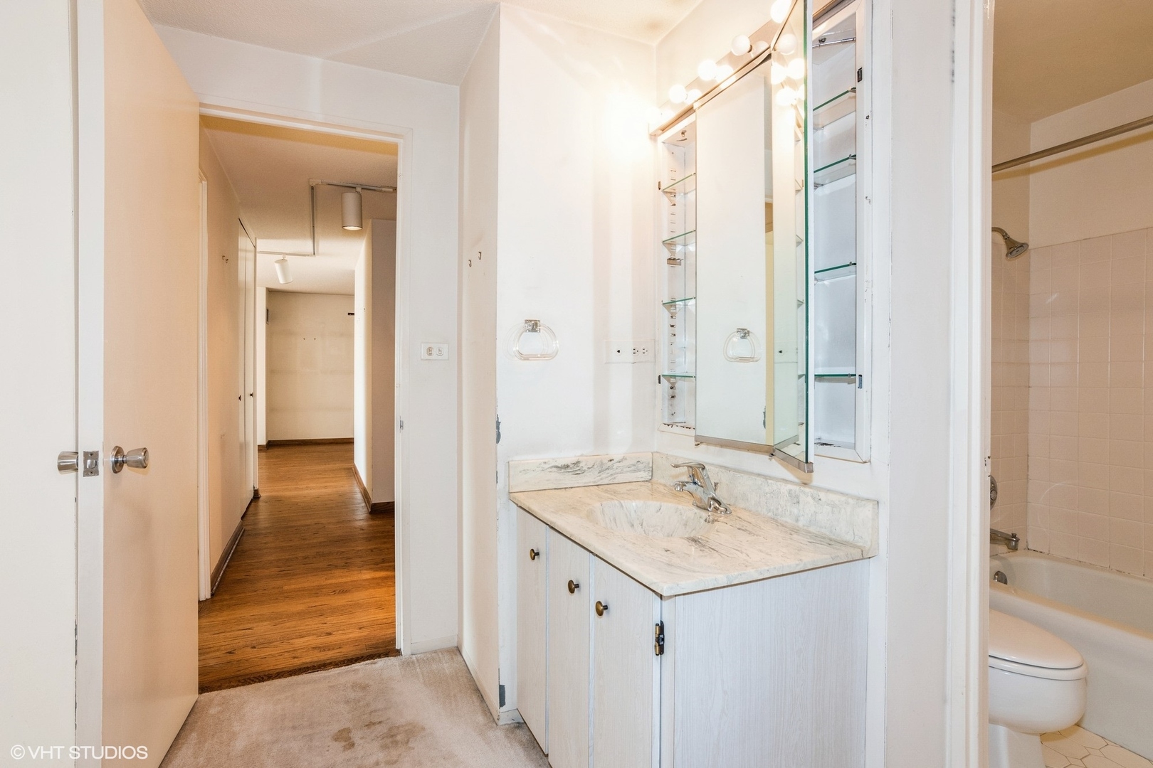 1415 N Dearborn Street Unit: 24B