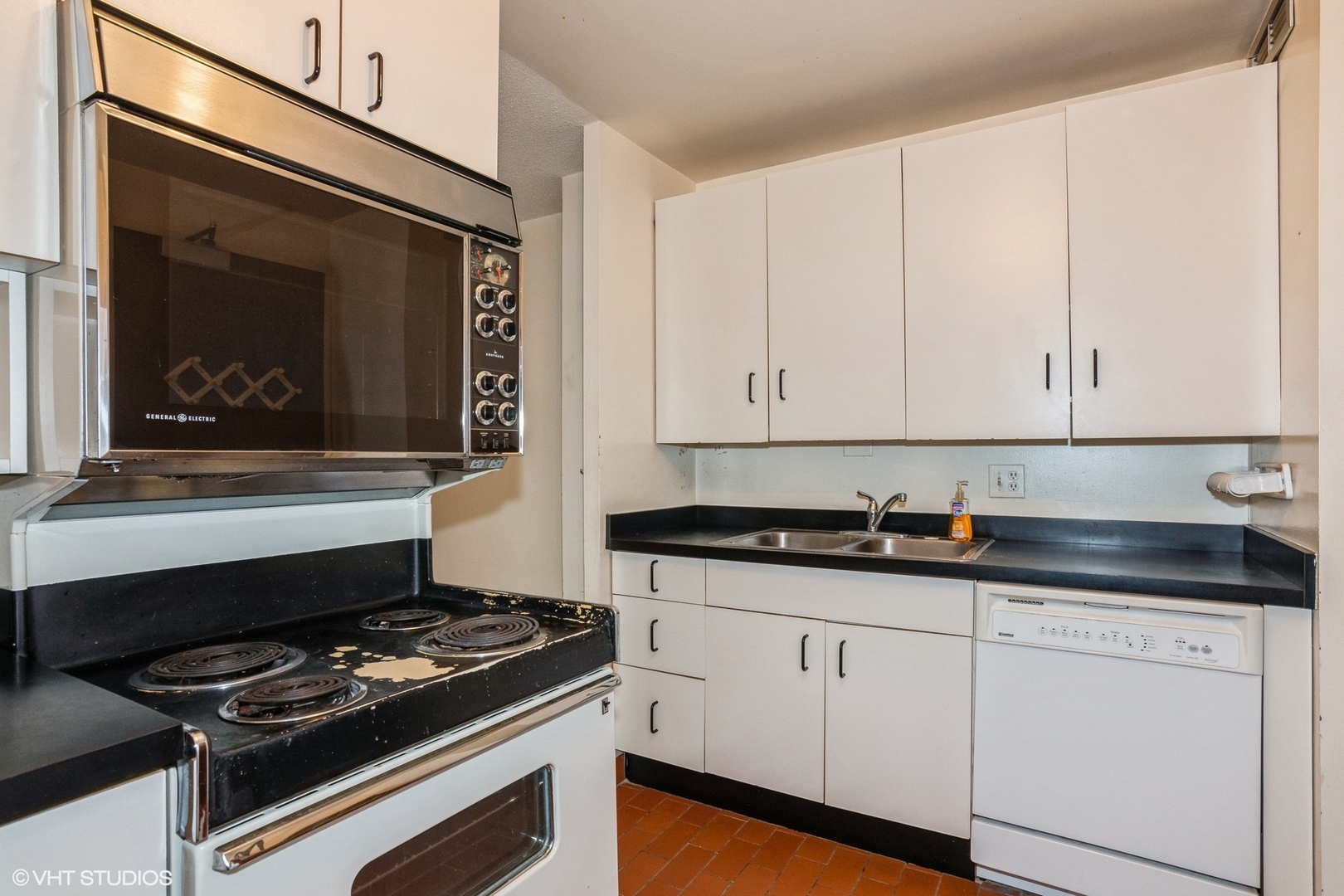 1415 N Dearborn Street Unit: 24B