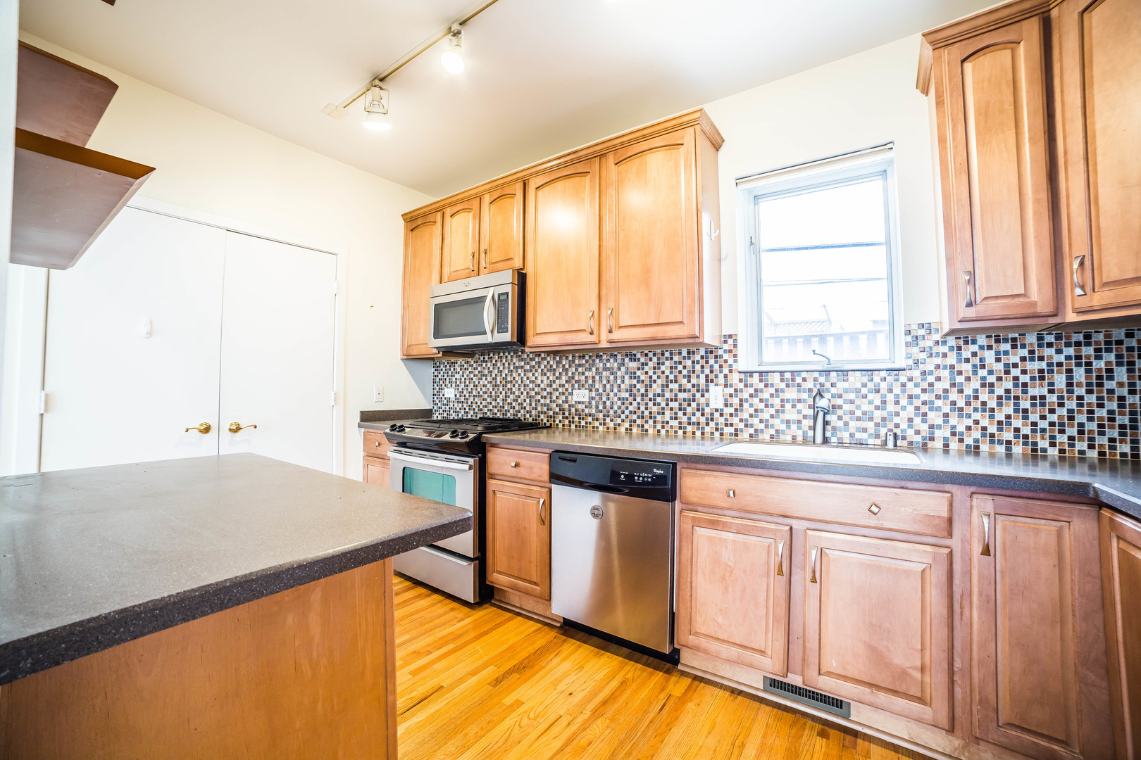 1151 W EDDY Street Unit: E