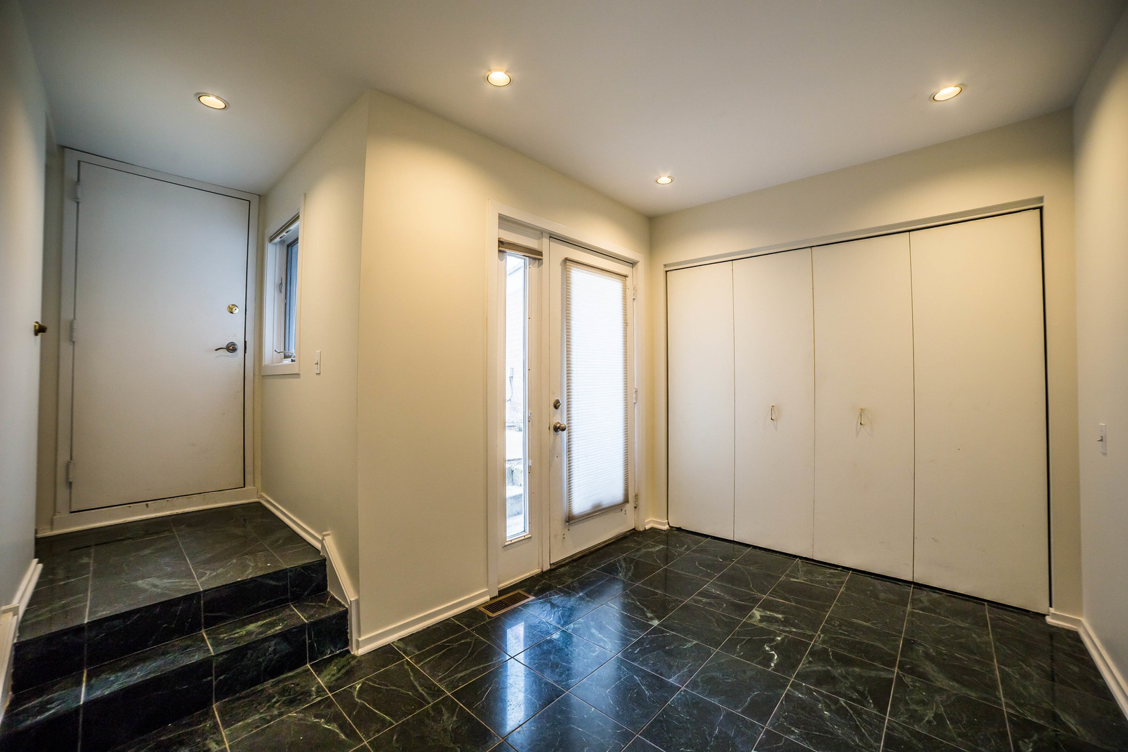 1151 W EDDY Street Unit: E