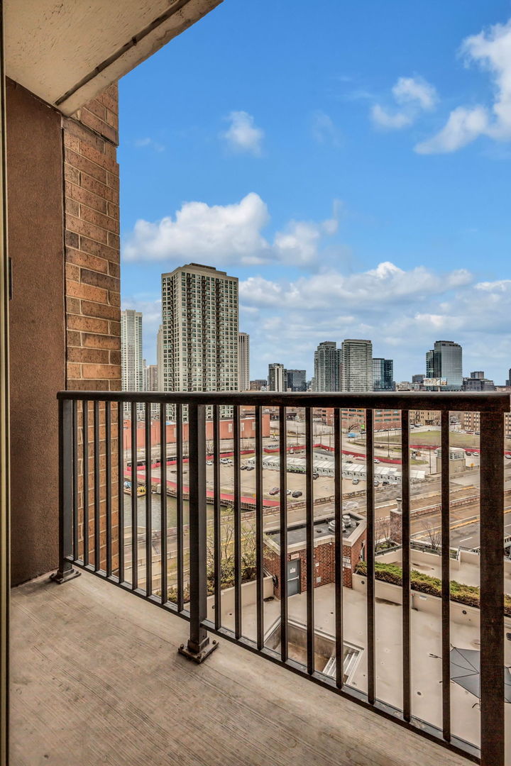 600 N Kingsbury Street Unit: 1114