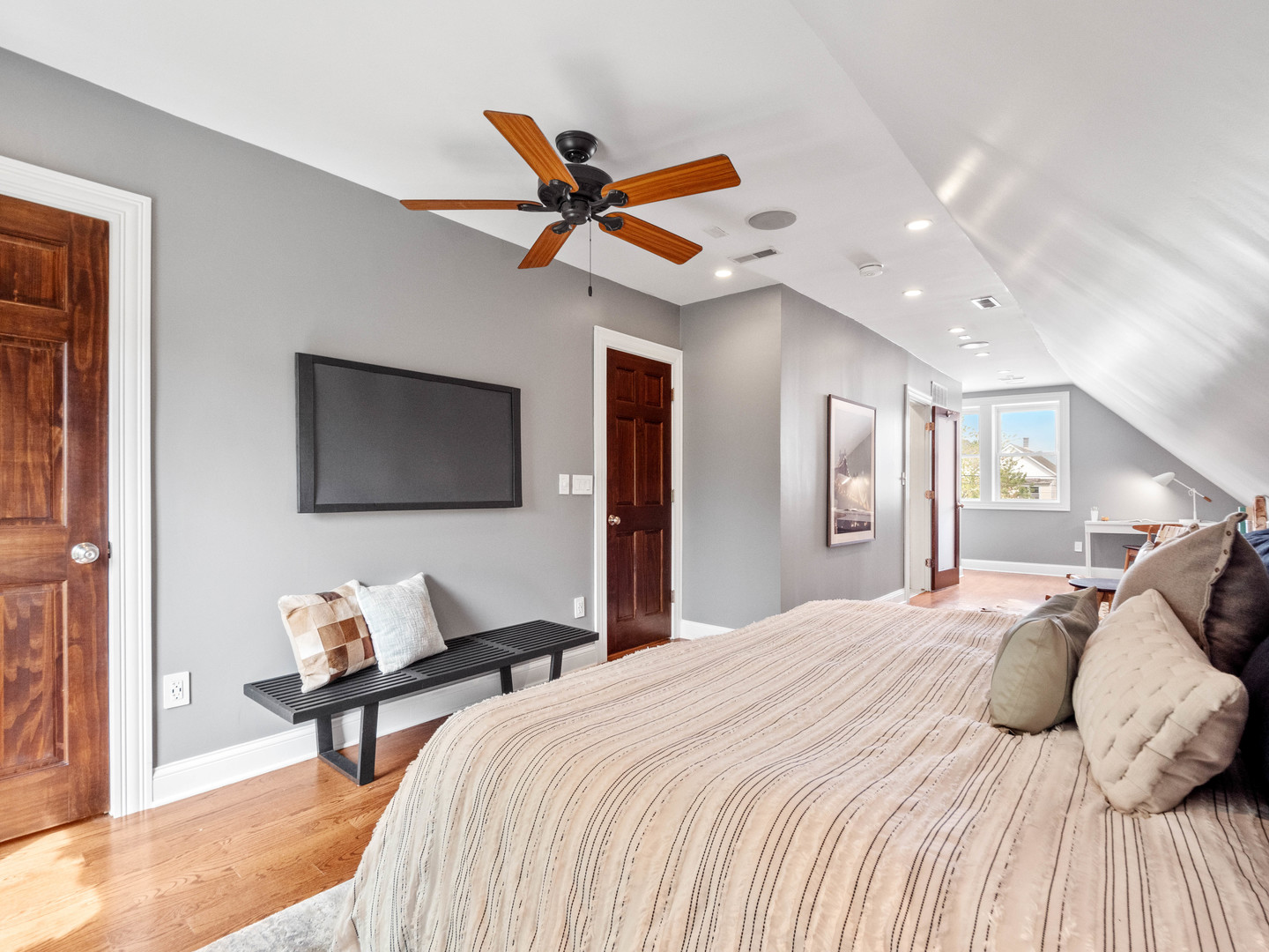 1633 N Fairfield Avenue