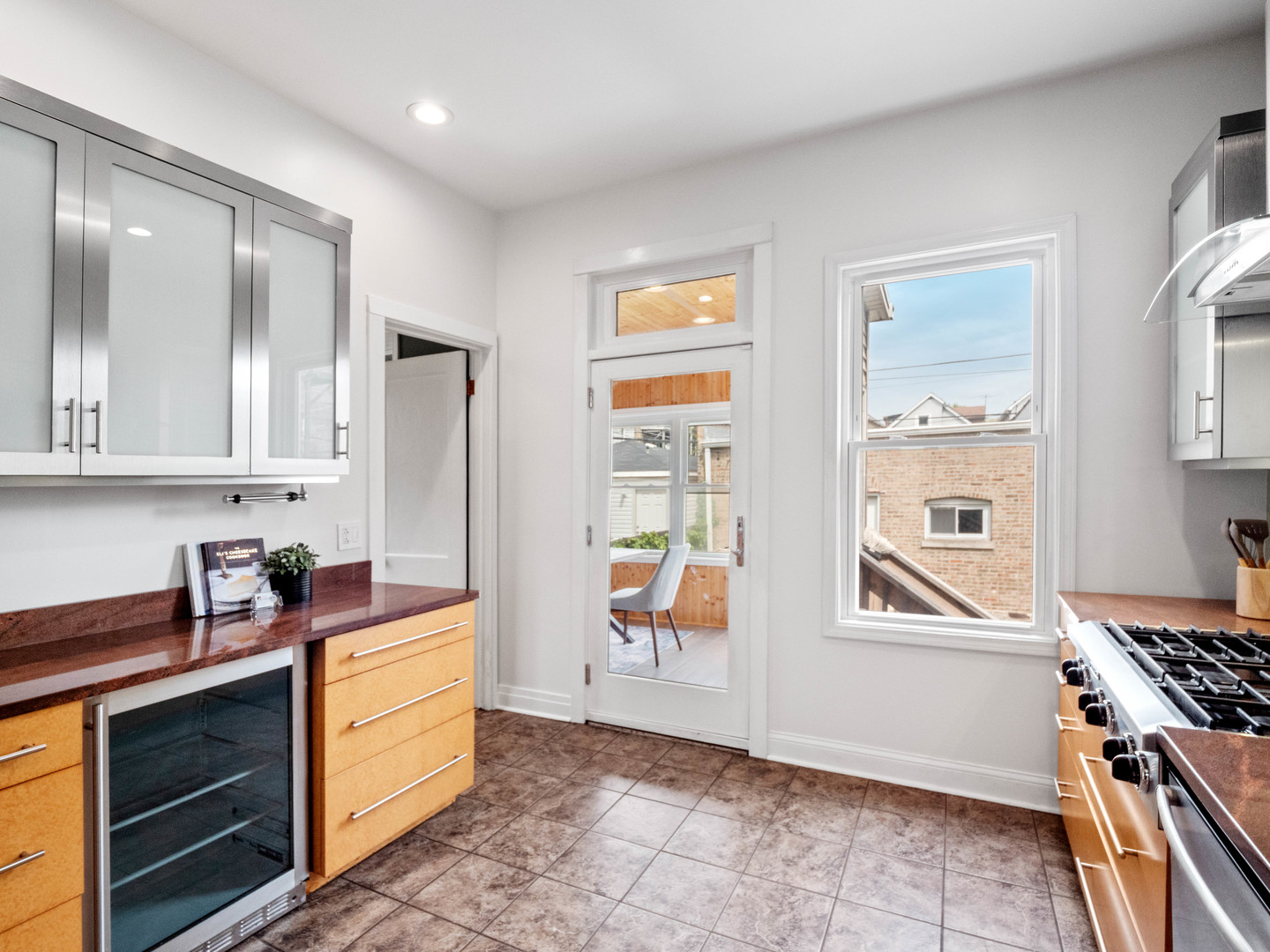 1633 N Fairfield Avenue