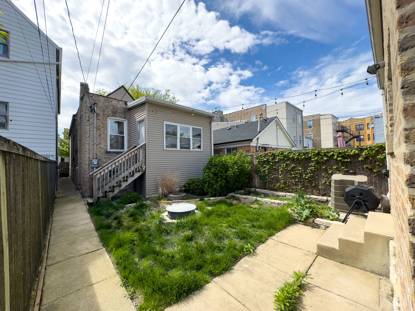 1633 N Fairfield Avenue