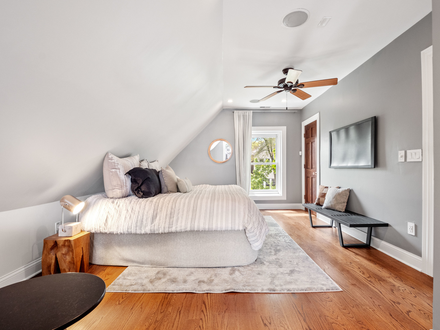 1633 N Fairfield Avenue