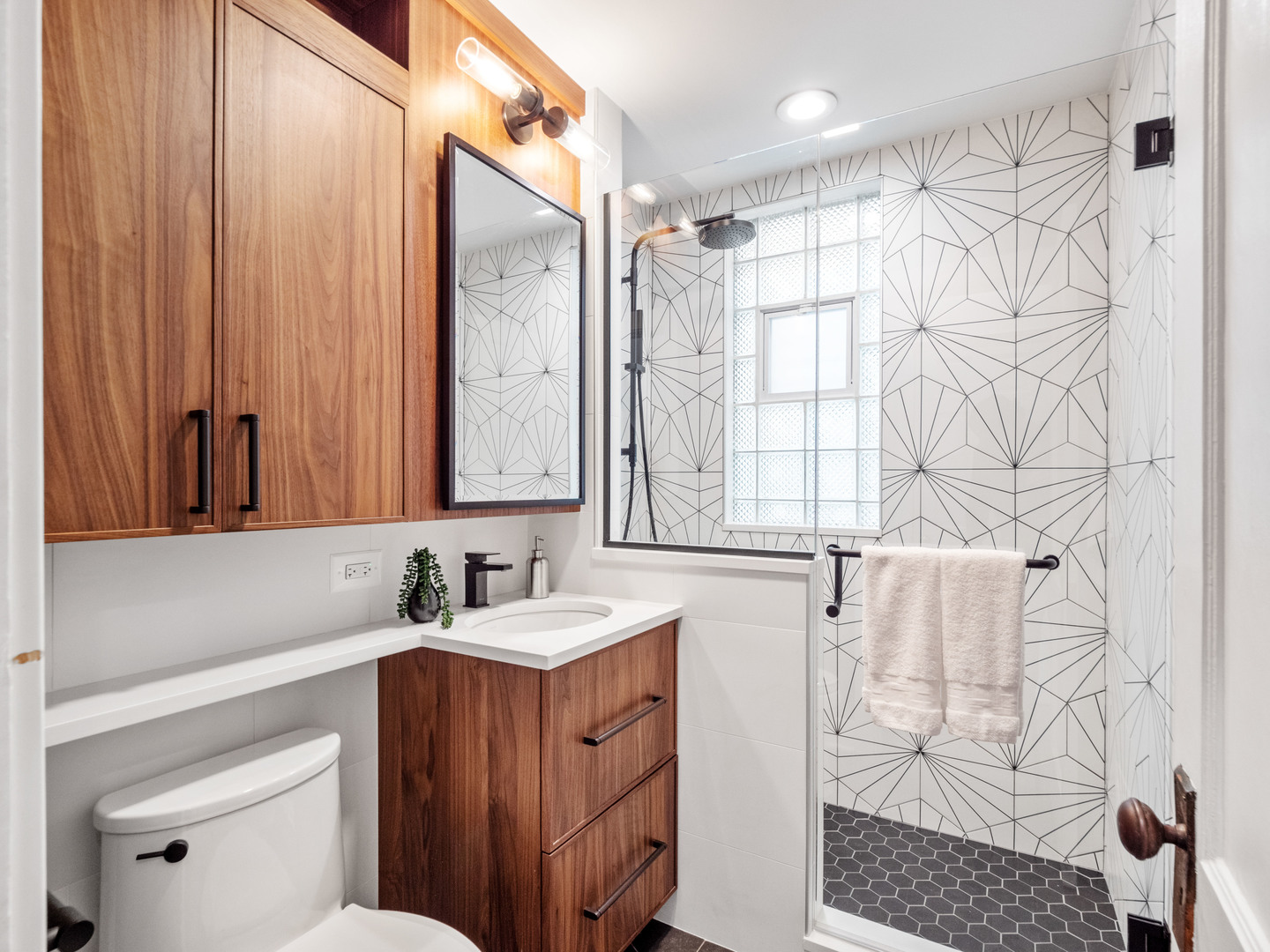 1633 N Fairfield Avenue