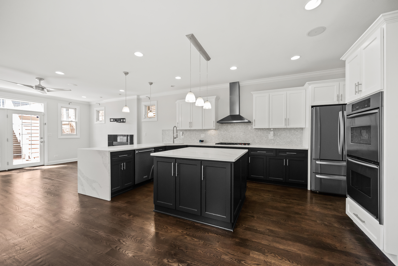 1615 W SUPERIOR Street