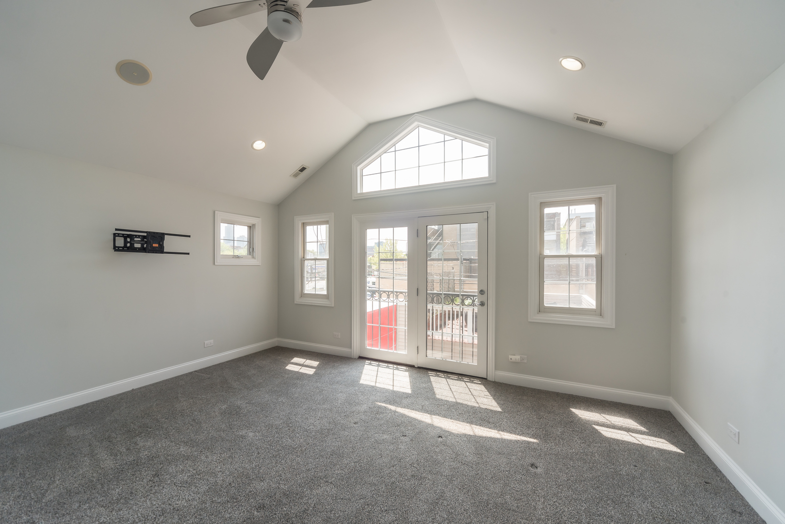 1615 W SUPERIOR Street