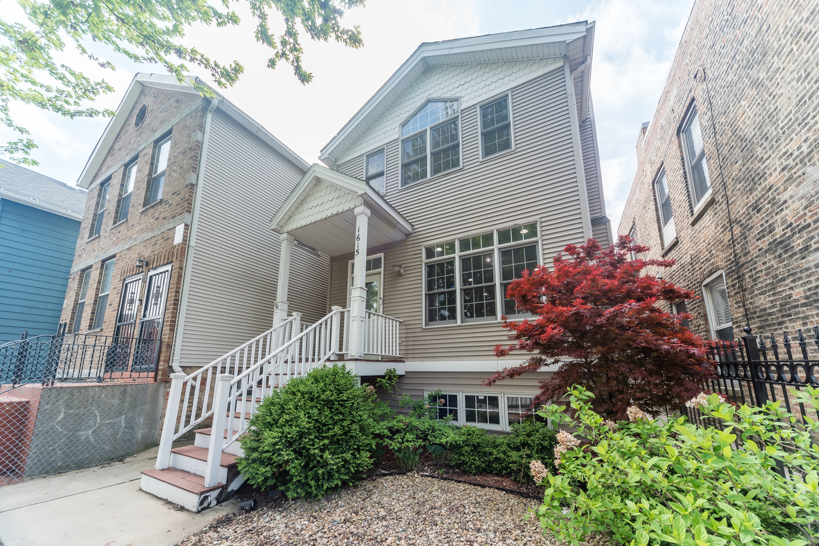 1615 W SUPERIOR Street