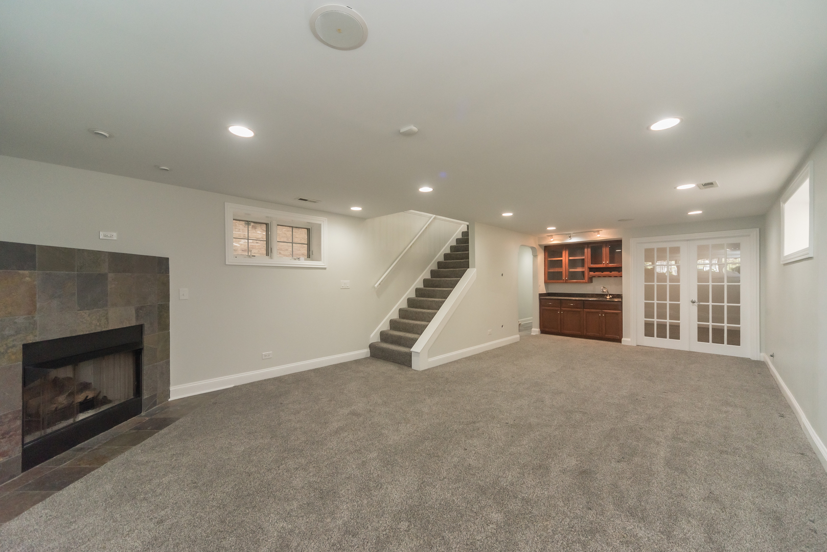 1615 W SUPERIOR Street