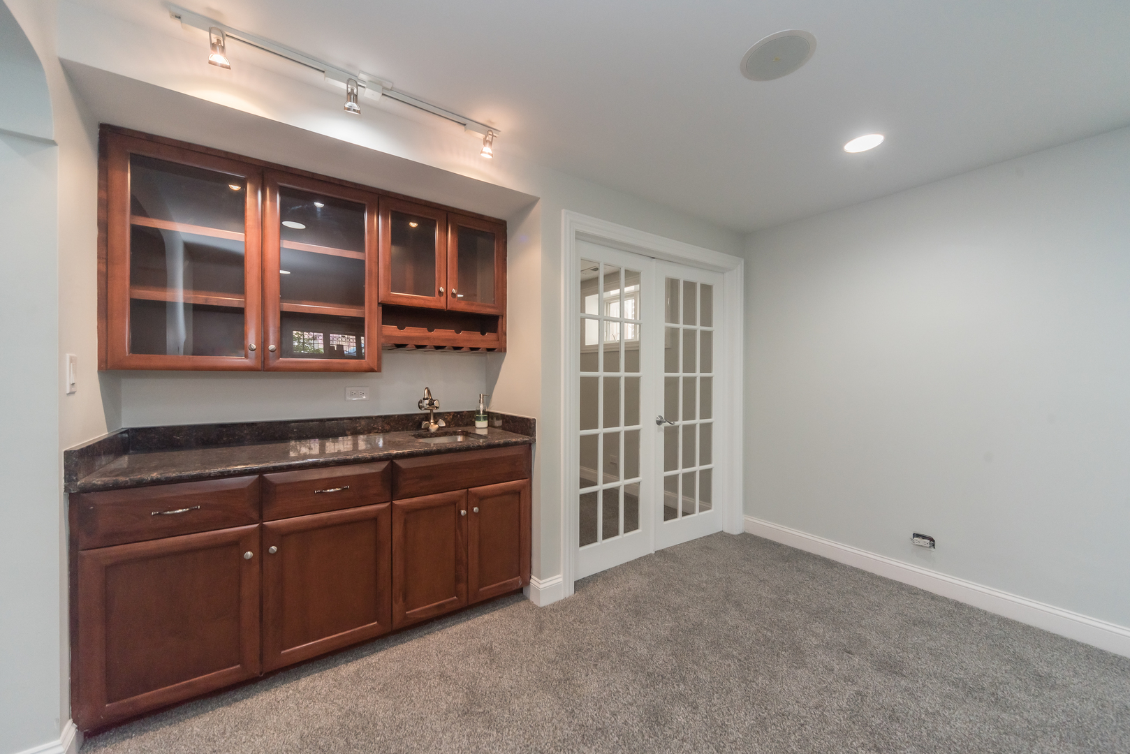 1615 W SUPERIOR Street