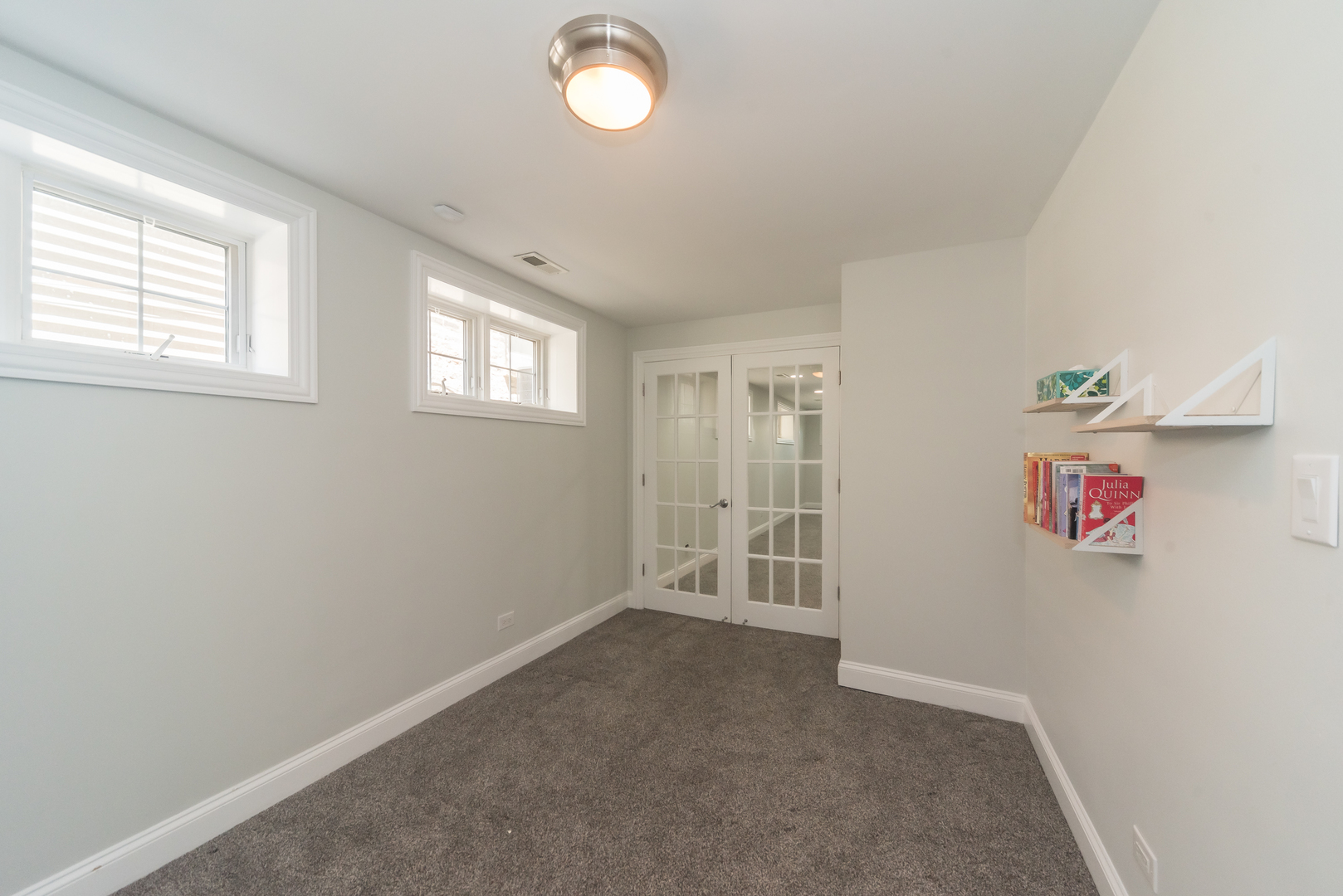 1615 W SUPERIOR Street