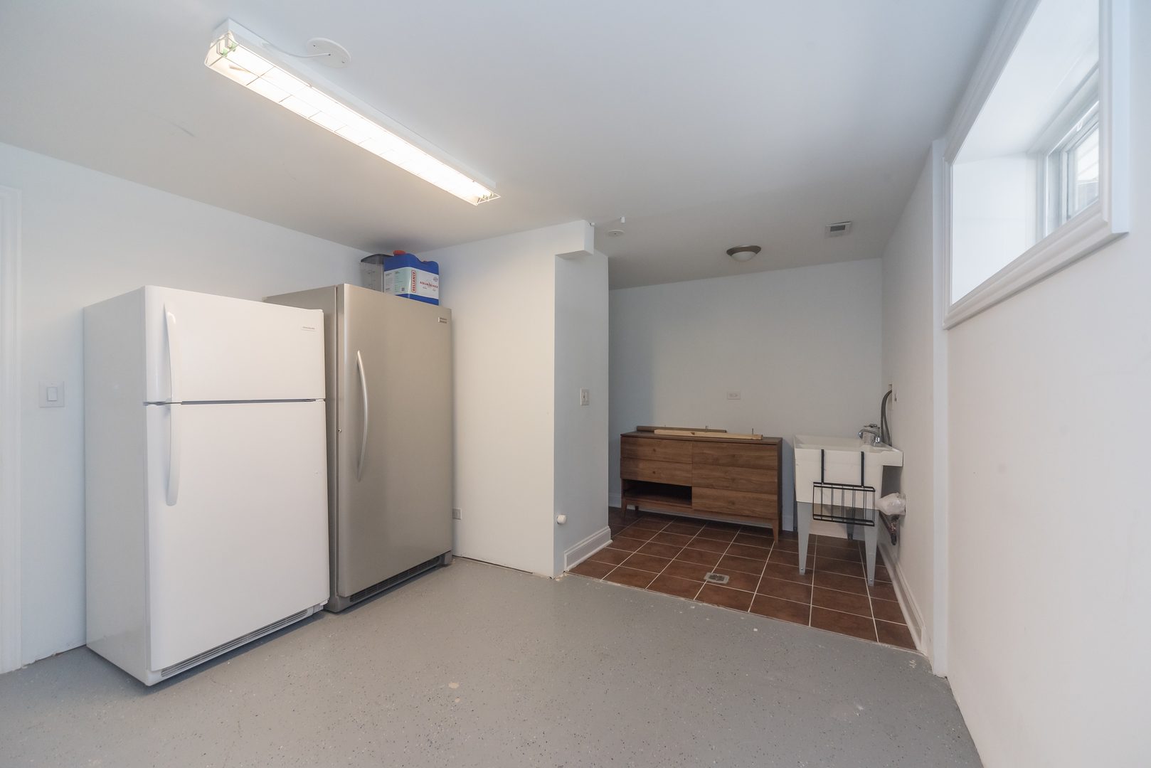 1615 W SUPERIOR Street