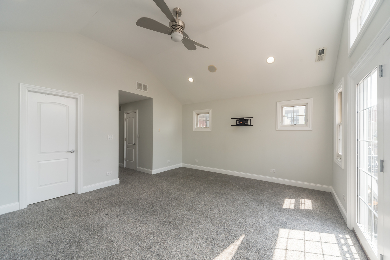 1615 W SUPERIOR Street