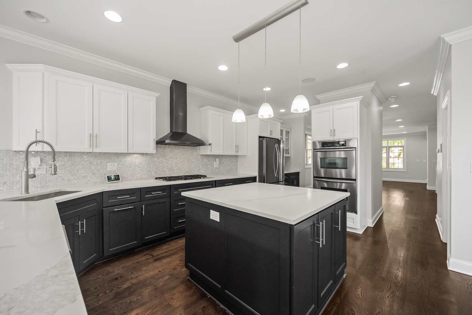 1615 W SUPERIOR Street