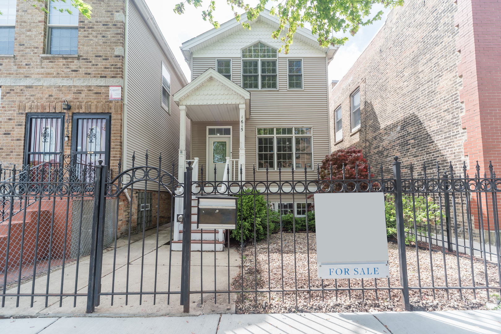 1615 W SUPERIOR Street