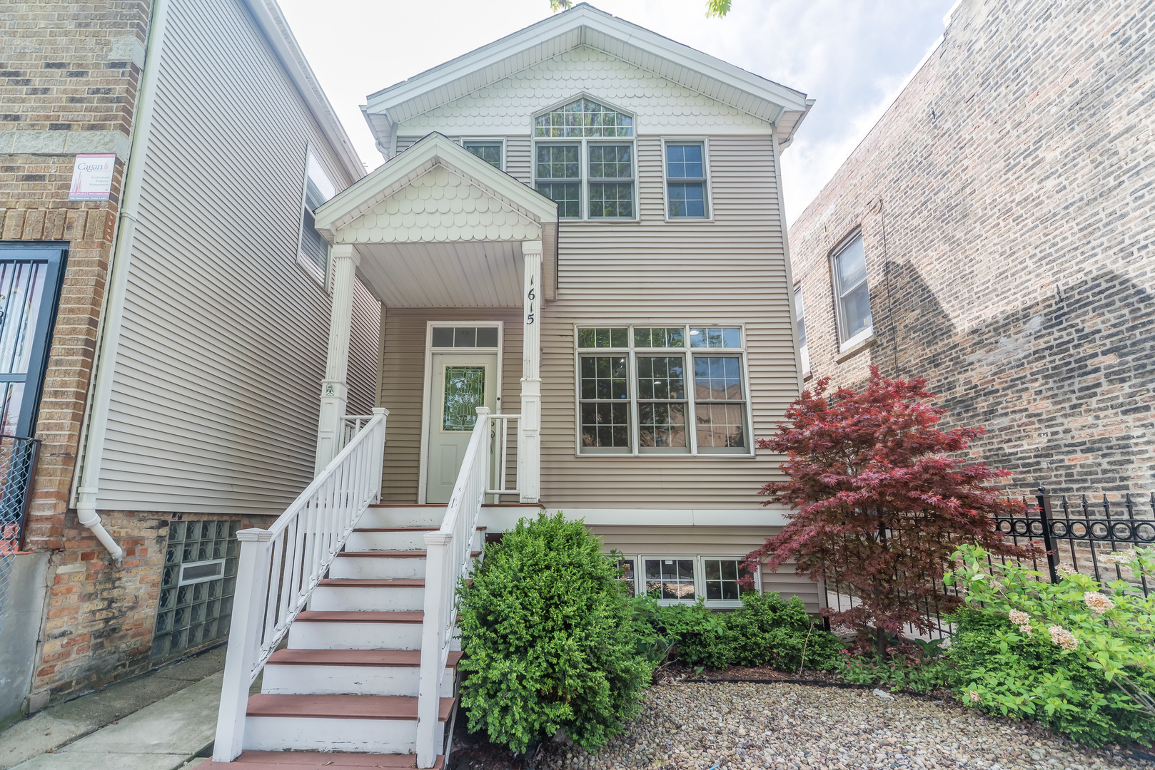 1615 W SUPERIOR Street