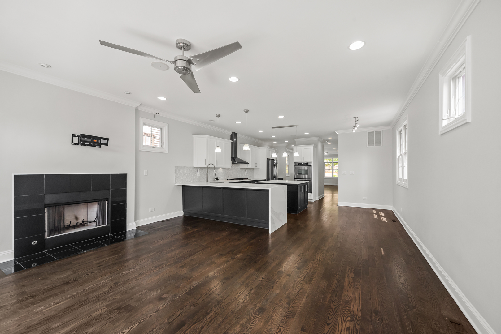 1615 W SUPERIOR Street