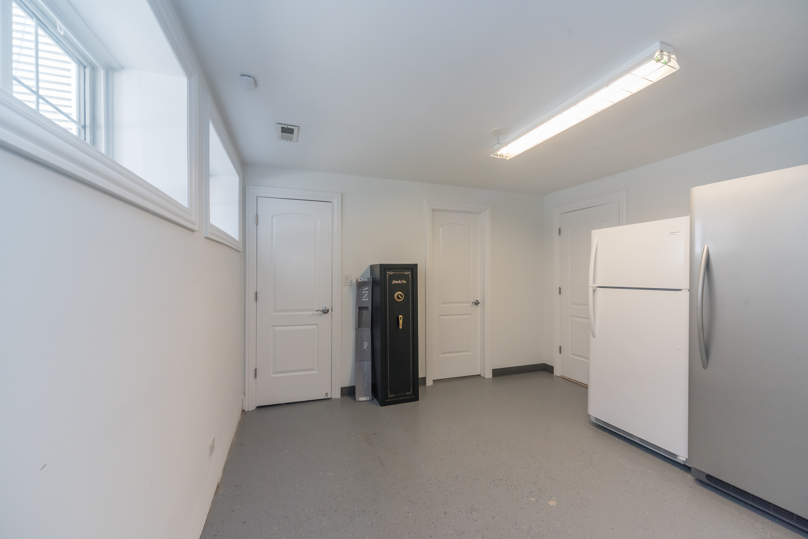 1615 W SUPERIOR Street