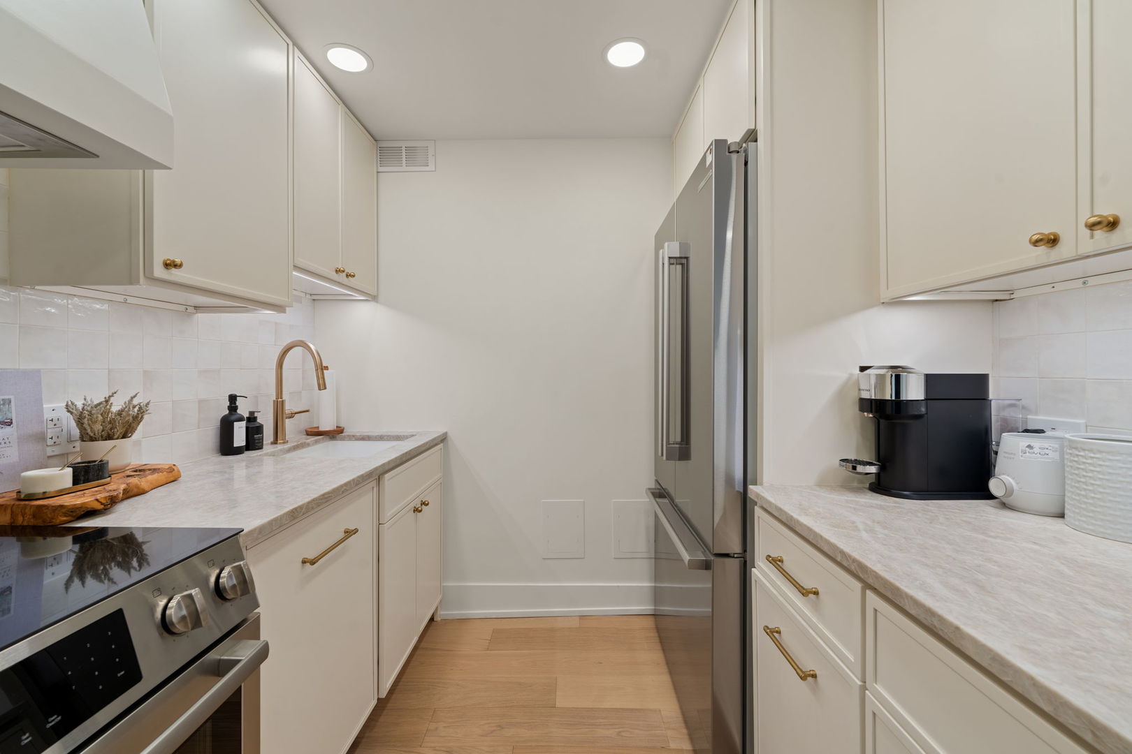 1460 N Sandburg Terrace Unit: 1610A