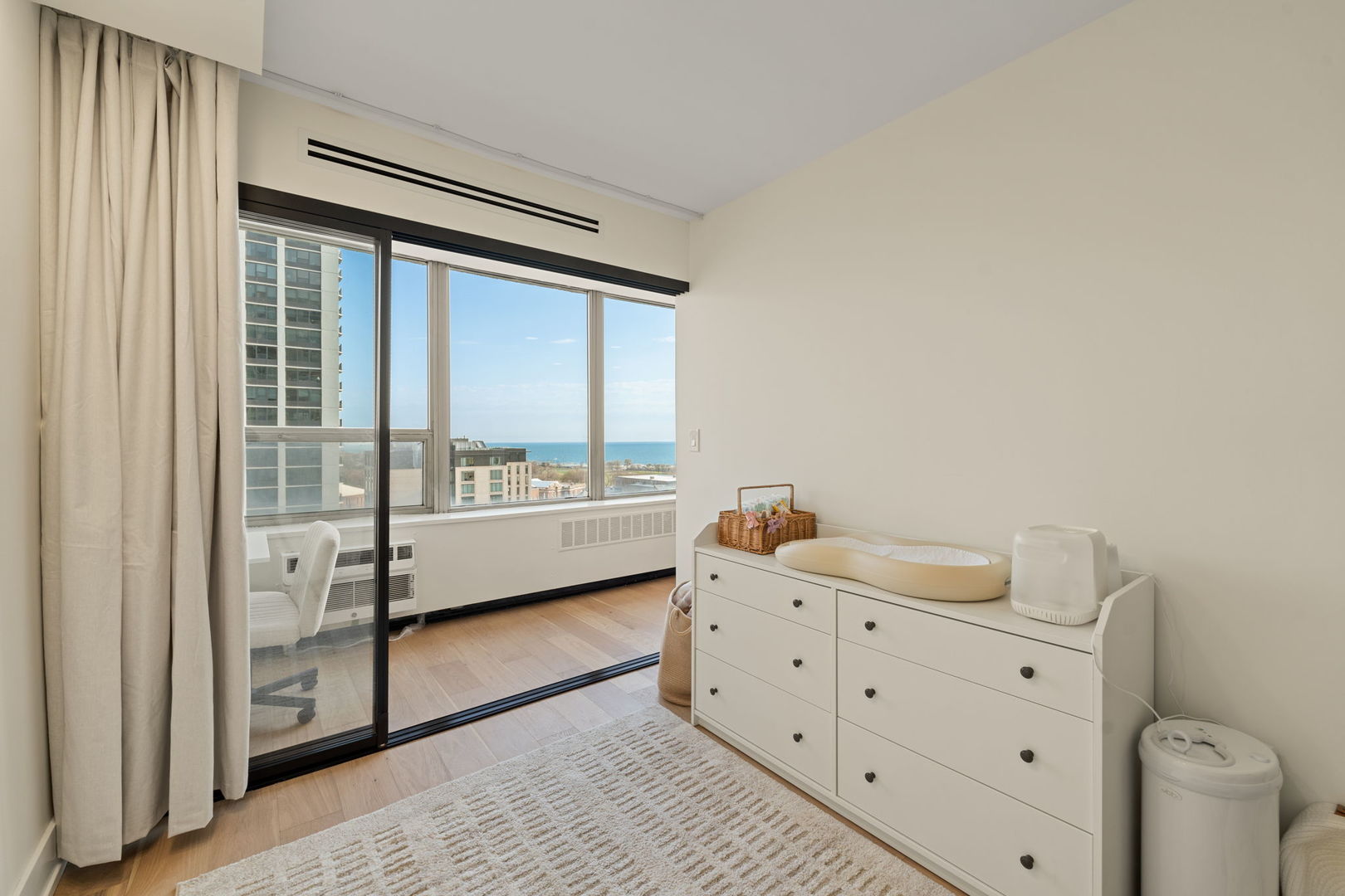 1460 N Sandburg Terrace Unit: 1610A