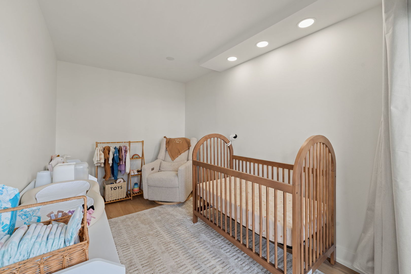 1460 N Sandburg Terrace Unit: 1610A