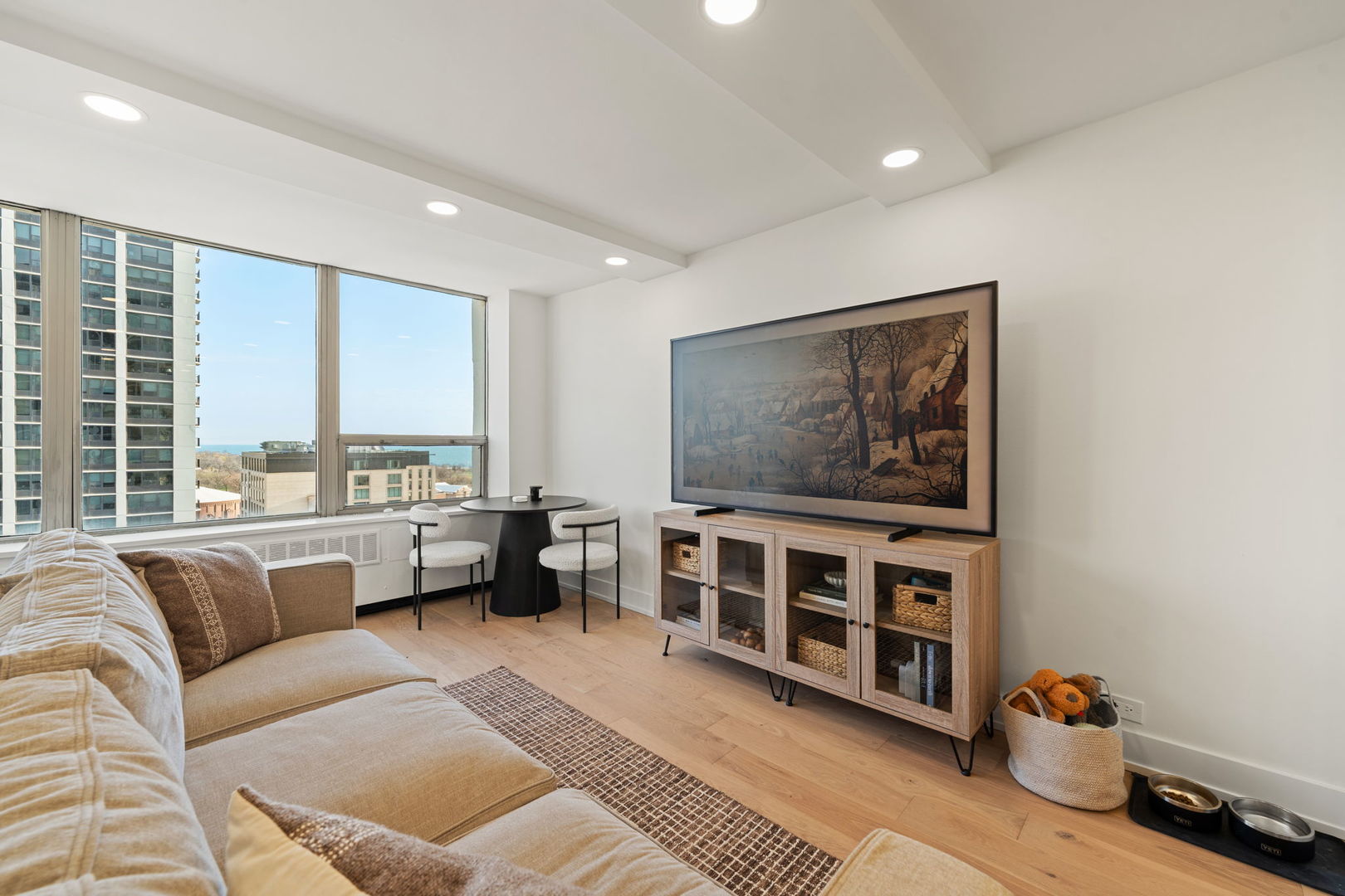 1460 N Sandburg Terrace Unit: 1610A