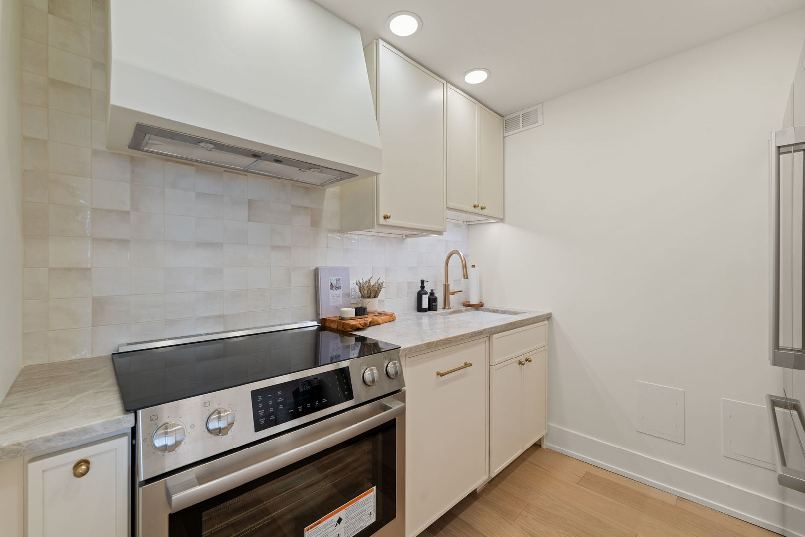 1460 N Sandburg Terrace Unit: 1610A