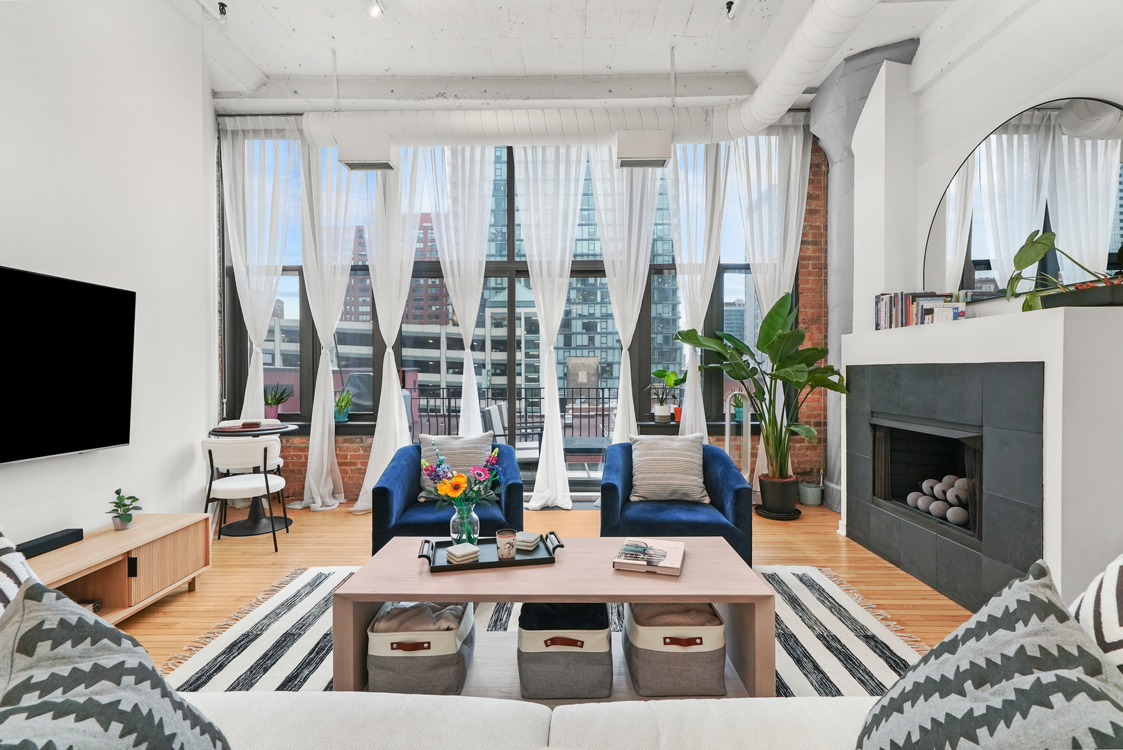 333 W Hubbard Street Unit: 608