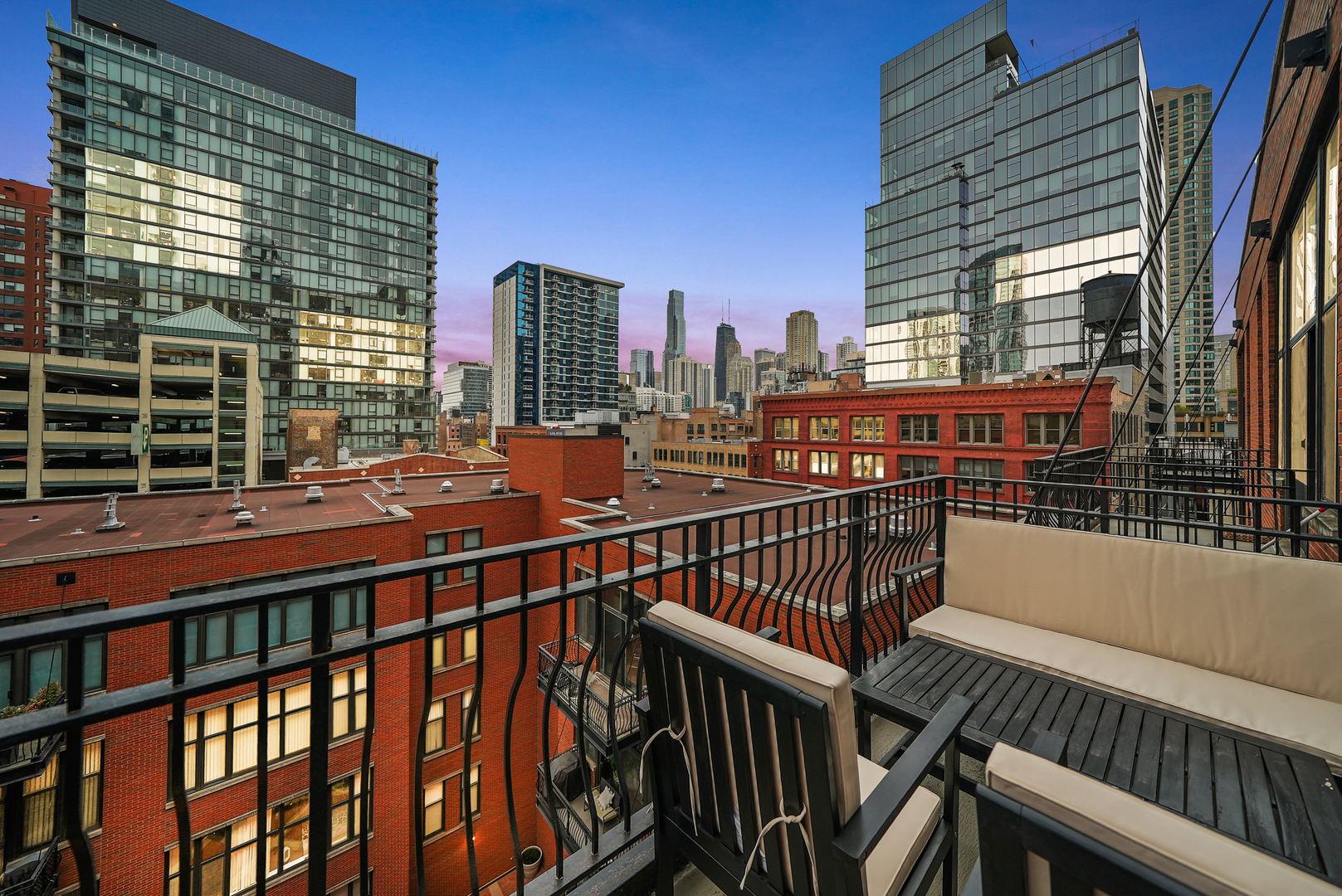 333 W Hubbard Street Unit: 608