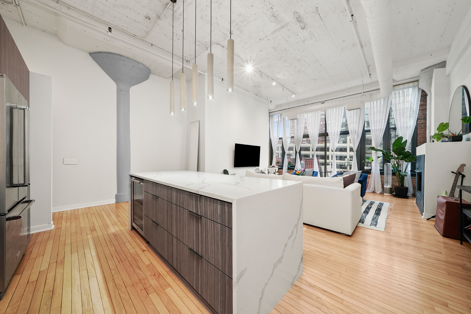 333 W Hubbard Street Unit: 608