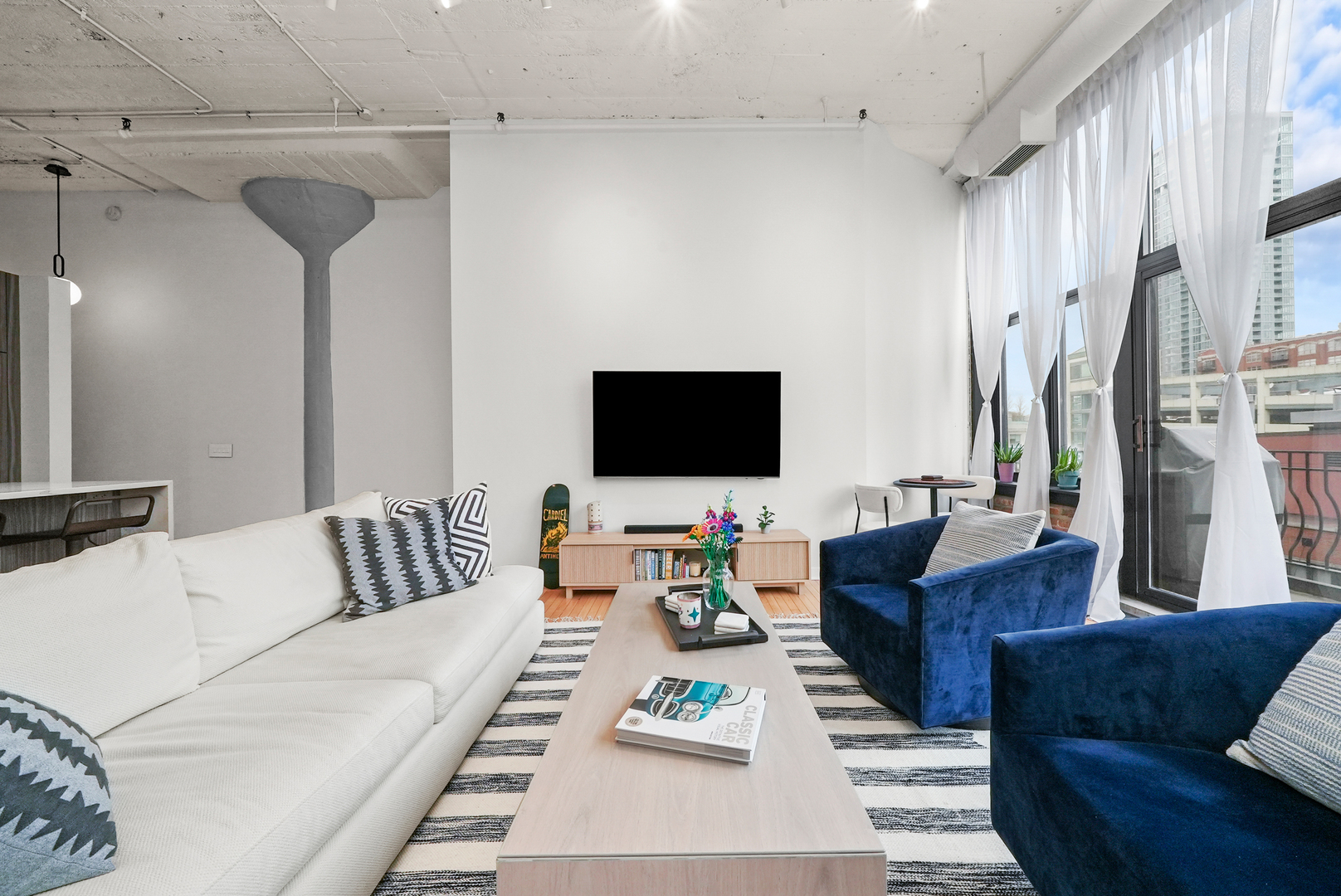 333 W Hubbard Street Unit: 608