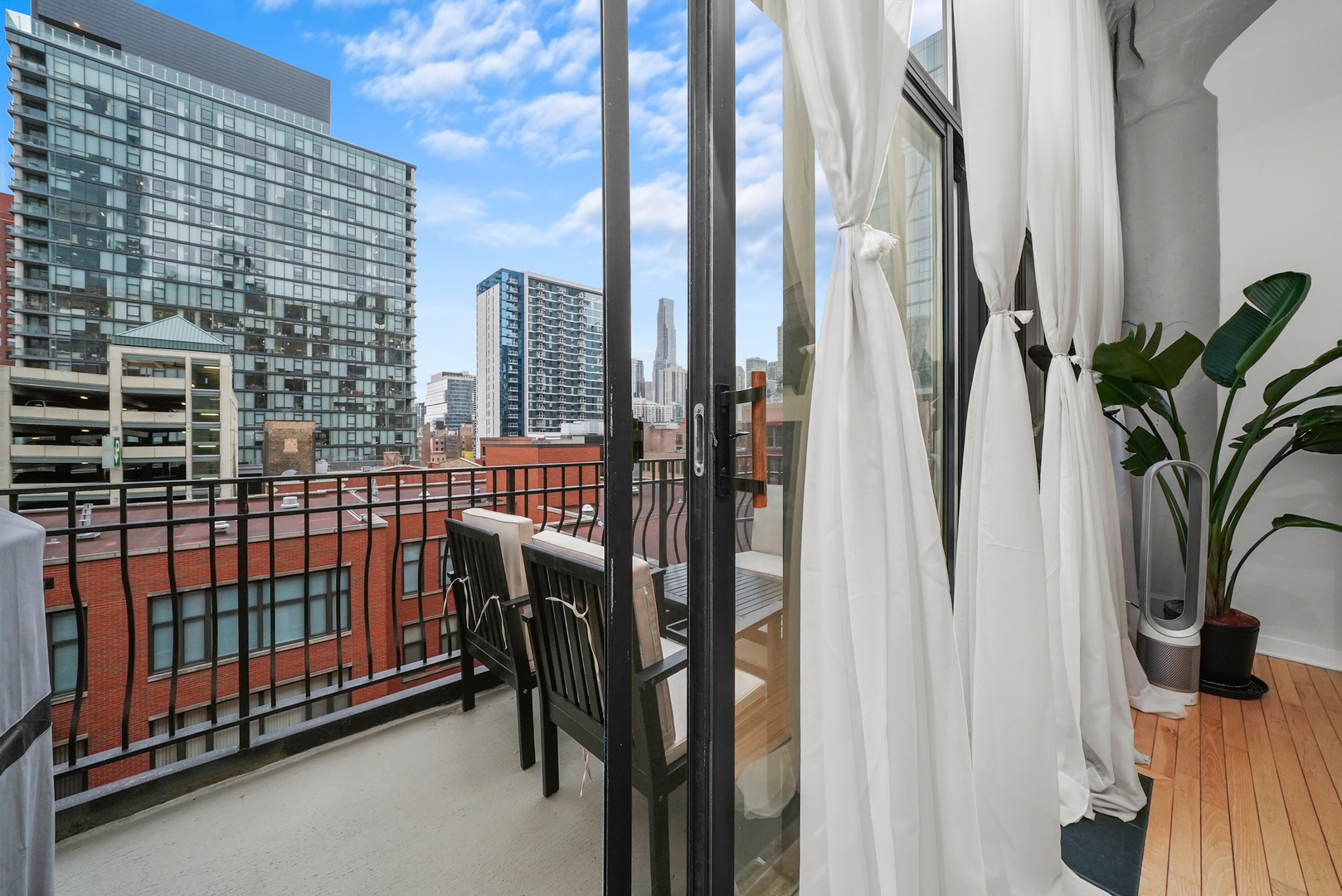 333 W Hubbard Street Unit: 608