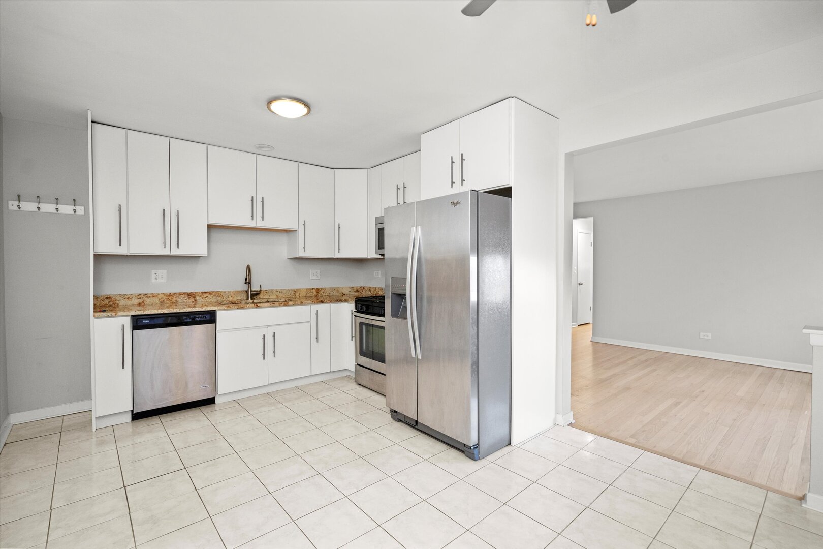 5516 W HIGGINS Avenue Unit: 2NE