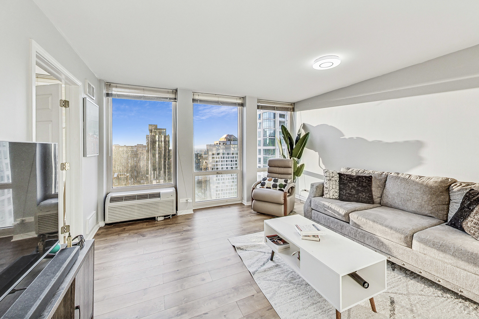 111 E CHESTNUT Street Unit: 37B