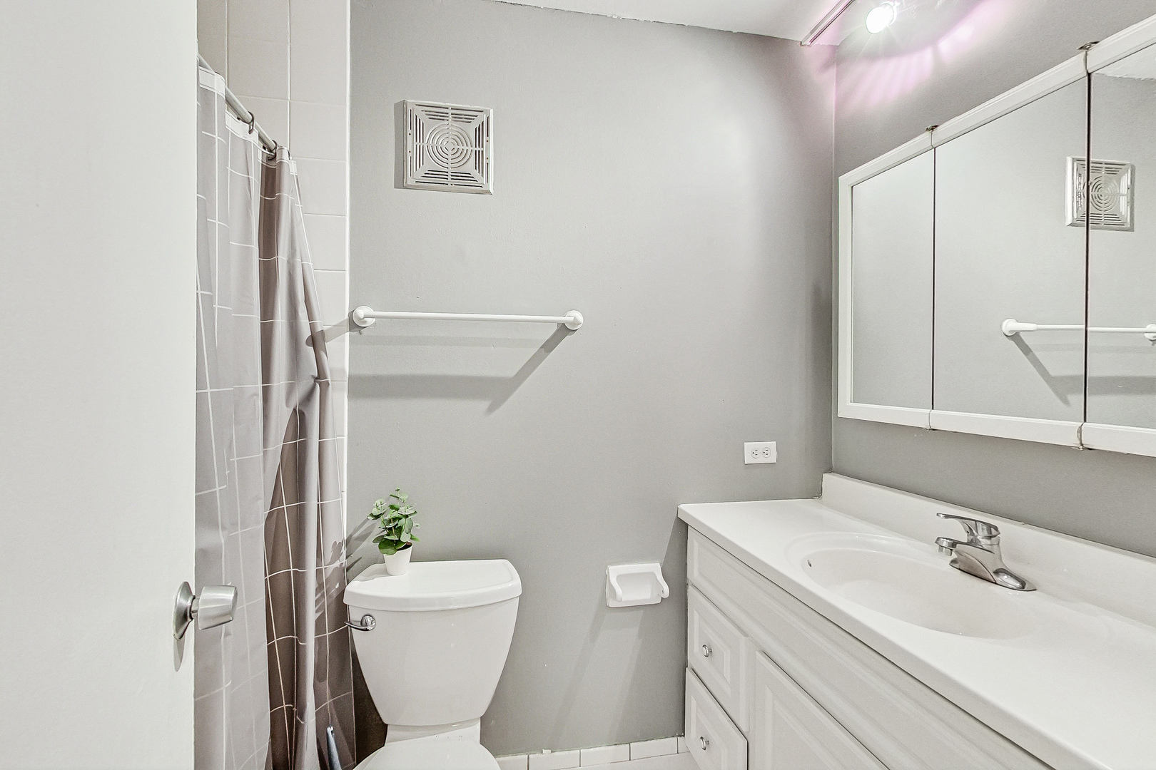 111 E CHESTNUT Street Unit: 37B