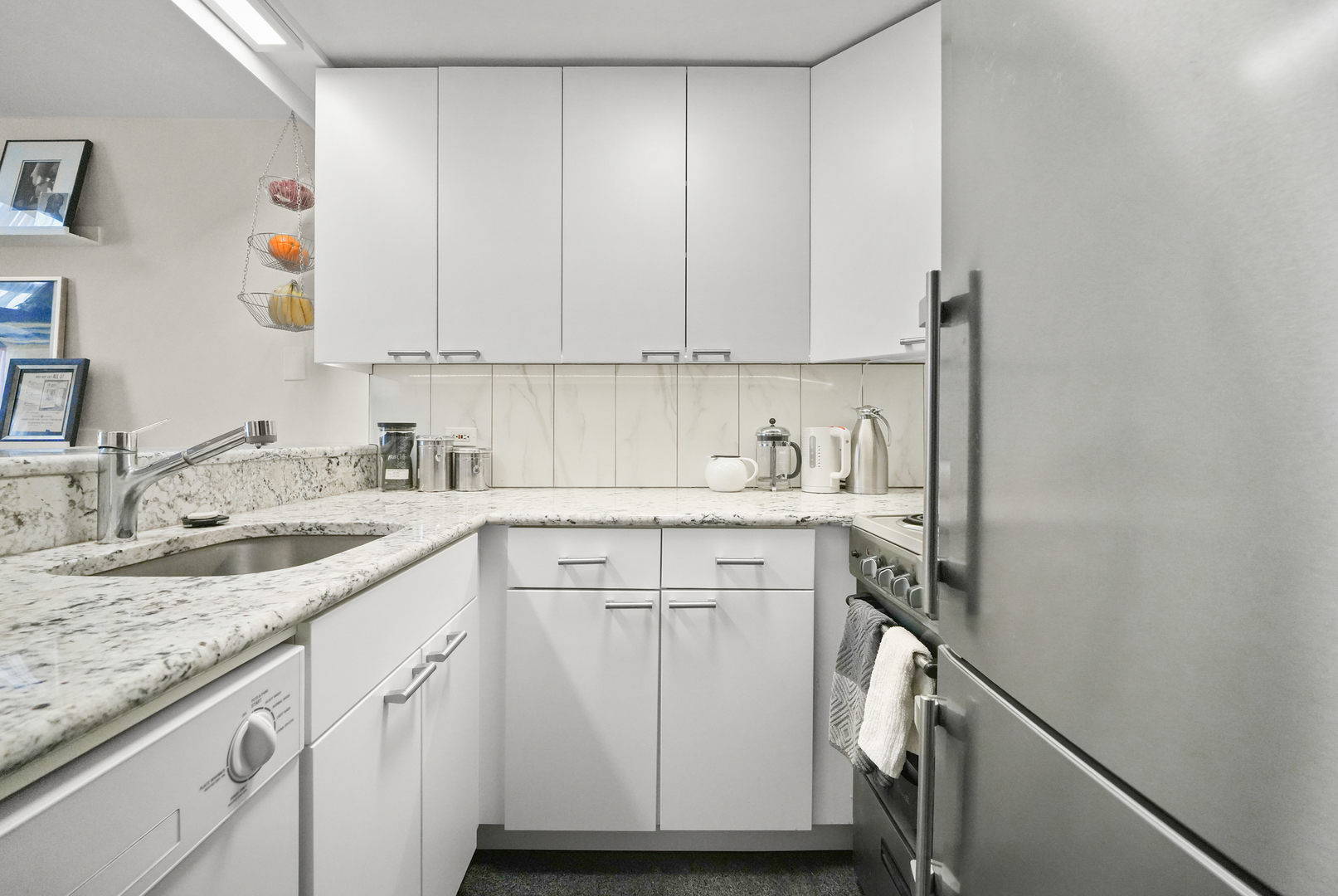 1221 N Dearborn Street Unit: 1407N