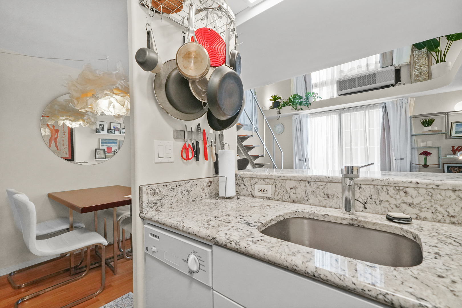 1221 N Dearborn Street Unit: 1407N