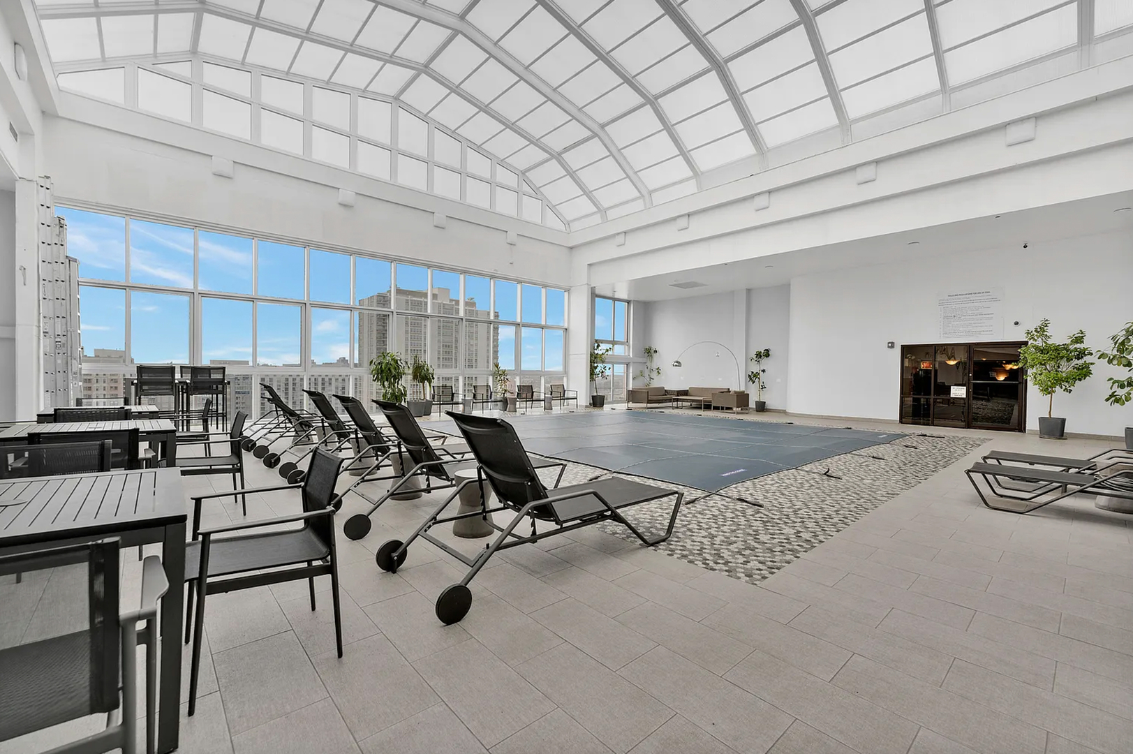 1221 N Dearborn Street Unit: 1407N