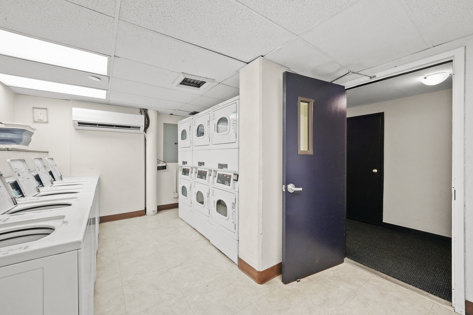 1221 N Dearborn Street Unit: 1407N