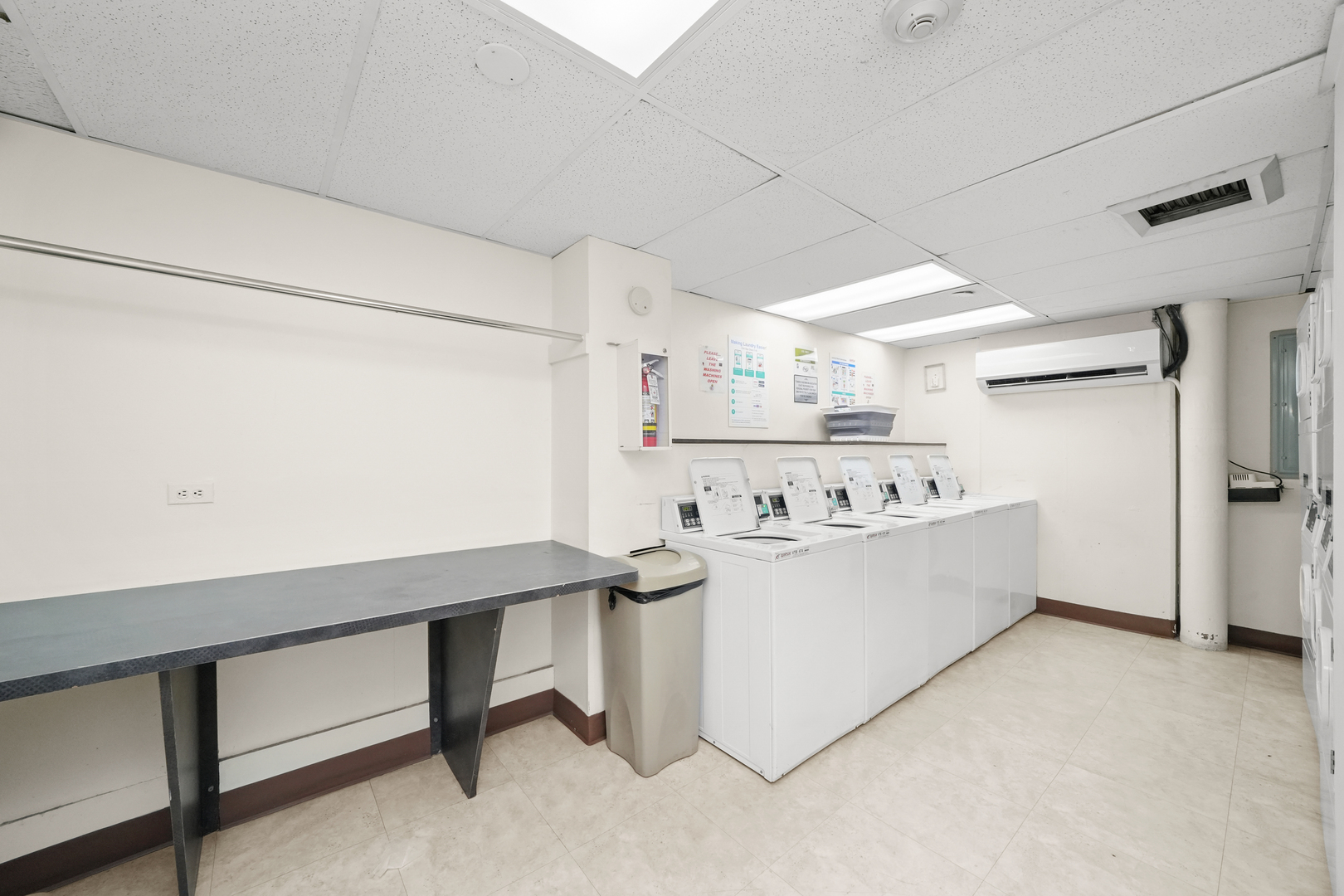 1221 N Dearborn Street Unit: 1407N