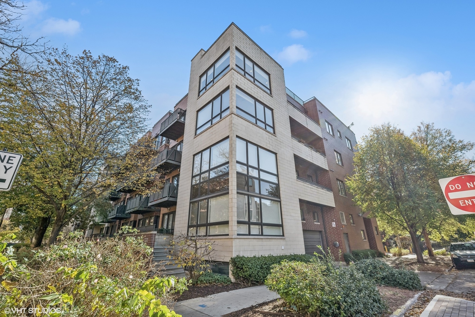 2259 W Wabansia Avenue Unit: 410