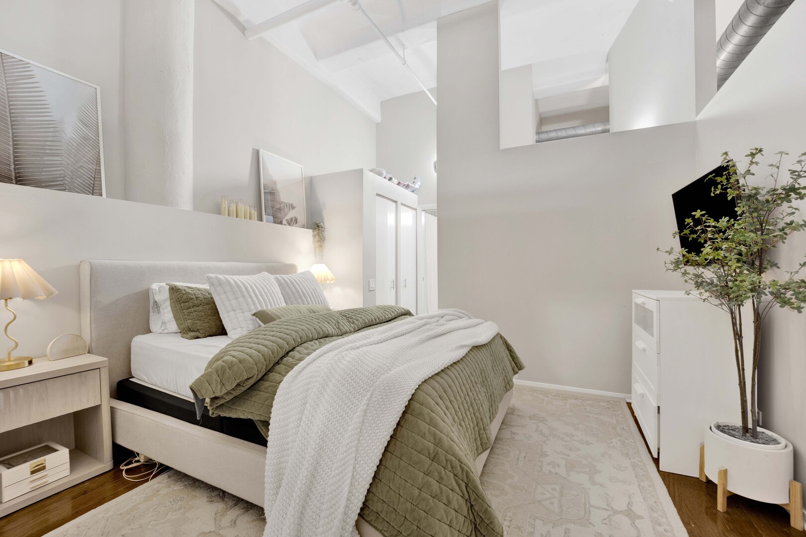 1000 W Washington Boulevard Unit: 305