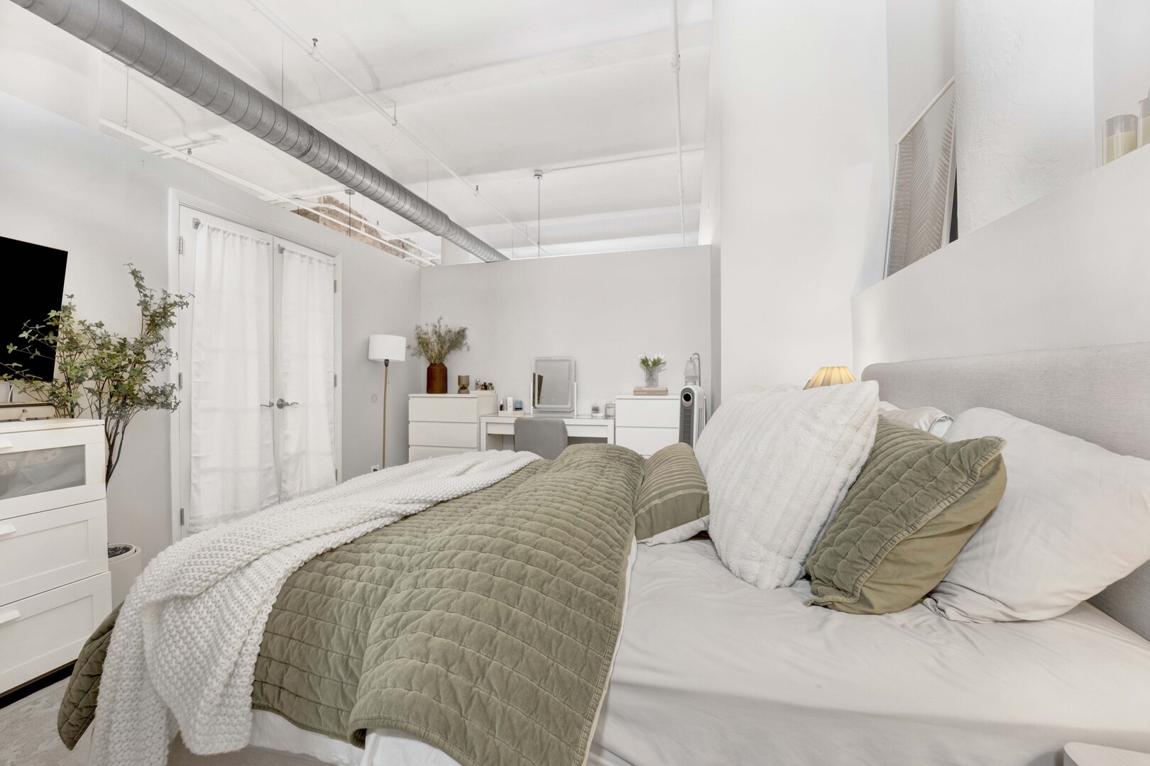 1000 W Washington Boulevard Unit: 305