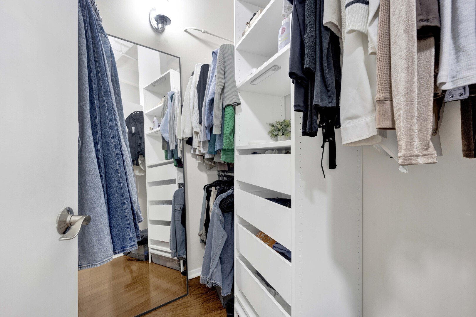 1000 W Washington Boulevard Unit: 305